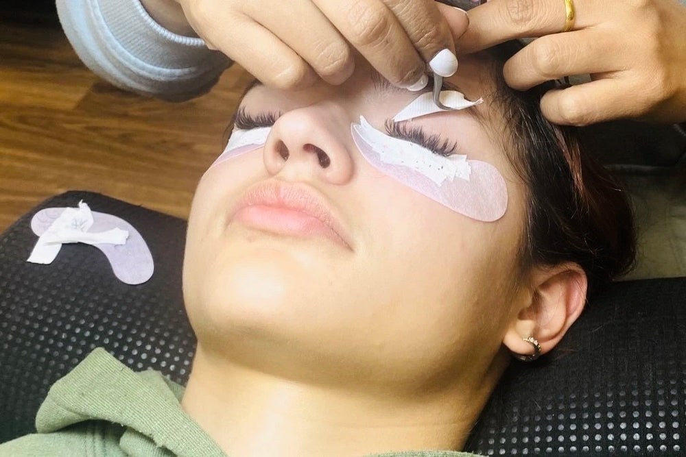 WOMAN CLASSIC LASH EXTENSION TRAINING